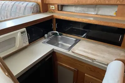 Image de Cozy 34’ House Boat in Providence\/East Providence Bay