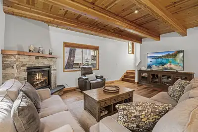 Image de Spacious Chalet w/ Beach Club & Pool Access – Near Donner Lake & Trails