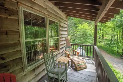 Image de Rustic Retreat - Wood Burning Fireplace - Short Drive To New River - 20 Min to Wj