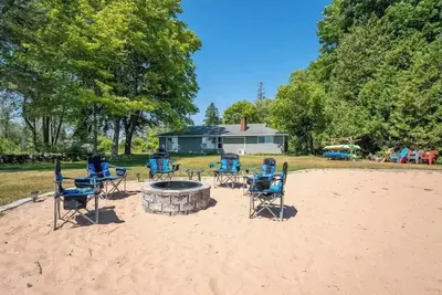Image de Sunny Skys Upper Peninsula Michigan Lakehouse