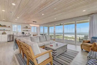 Image de Beautiful Oceanfront 3 bedroom unit. Wake up to the sound of the ocean.
