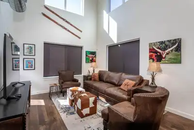 Image de 30-Day rental, workspace, modern decor, community hot tub & gym - Alta Views Mountain Paradise