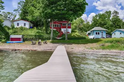 Image de UnWined Lakeside: Remodeled Lakefront Home
