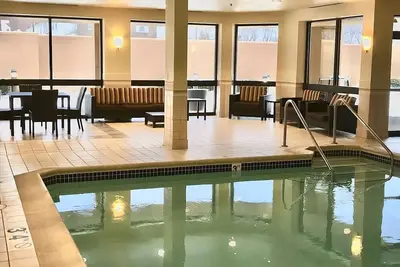 Image de Close to Attractions! 4 Relaxing Units, Free Parking, Near Elgin History Museum!