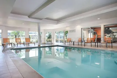 Image de Lounge by the Pool, 4 Pet-Friendly Units, Free Parking, Near Now Arena!