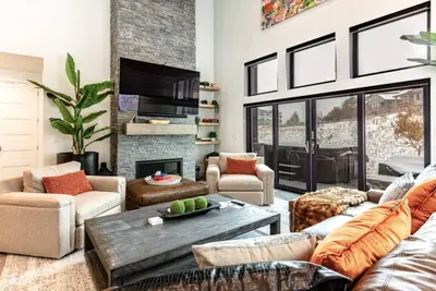 Image de Free Golf | Spacious Modern Luxury Home | Private Hot Tub | 3 Minutes to Lake & Deer Valley East