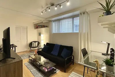 Image de Cozy & Clean Apt - Great Central location+free parking - 31 night minimum