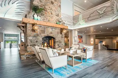 Image de Comfort and Convenience! Free Parking, Pool, Near Main Street Music Hall