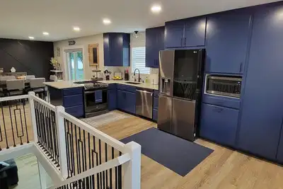 Image de Lavish Lake Home on Shamineau - New Renovation!