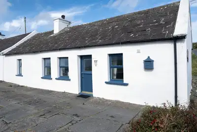Kineilty (Kathy's) Cottage - Breathtaking Sea Views!