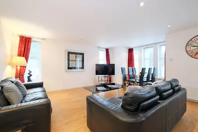 Image de A Contemporary Apartment with transport links to Aberdeen City