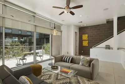 Image de Perfectly set 2-bedroom apartment with Pool!