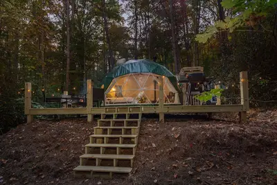 Image de Serenity Dome, 20 minutes from downtown.