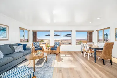 Image de Oceanfront 3 Bed 3 Bath Duplex on 60th St
