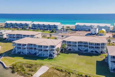 Image de Gorgeous 3 bedroom, 3 bath townhome with stunning water views!