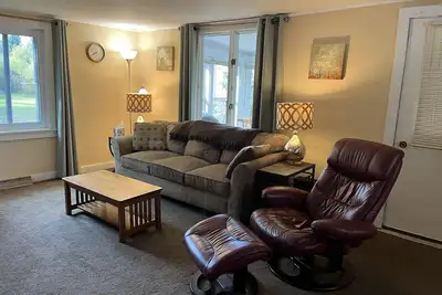 Image de Hemlock - Quiet neighborhood, fire pit, large backyard, near All Star Village
