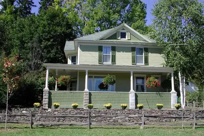 Image de Terrace Lawn Awesome location 1/2 mile to Dreams Park, 5 bdrm home, shared pool