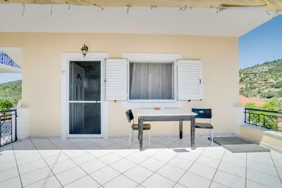 Image de Appartement de vacances \"Captain Spiros Casa Nuova 2, 3\" avec vue sur les montagnes, balcon et Wi-Fi.