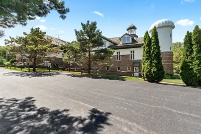Image de Historic Hayloft Lodge |Year-Round Activities |Short Drive to Beach, Dwntwn, Pumpkin Patch & Zipline