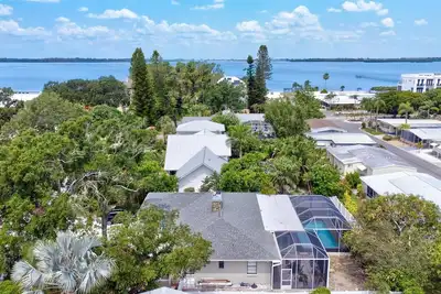 Image de Comfy 4br Oasis w/ Private Pool! 6 miles to Beach!