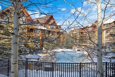 Image de Mountain Getaway | Walkout Patio to Pool & Hot Tub