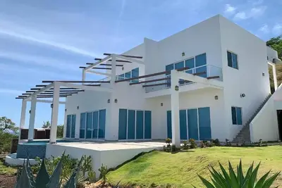 Image de 3 Bedroom Ocean View House