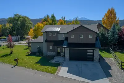 Image de Cozy Mountain Retreat! Golf, Fish, Hot Tub, Pet Friendly, 30 miles to Aspen!