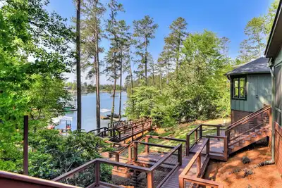 Image de Cozy Lakefront Escape w\/ Views and Dock