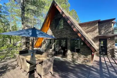 Image de Stunning Cabin, Spacious & Private Decks. Custom Upgrades and Steam Shower!