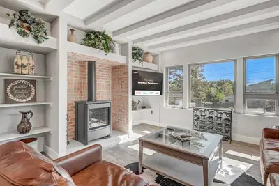 Image de Red Rock Farmhouse! Hot Tub, Fire Pit & Trails