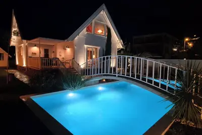Image de Uniqe house with heating pool disingned for holydays. .