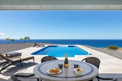 Image de B. I. Kohola Lani - Panoramic Coastal Views, Pool and now Ac in bedrooms!