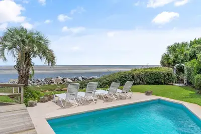 Image de Classic Oceanfront Cottage w/Pool