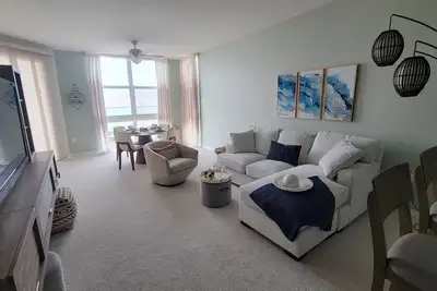 Image de Turnkey Tranquility in Lantana with Marina and Intercoastal views!