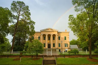 Image de Just minutes from Lake Sinclair, Georgia College, Ga Military College