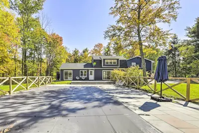 Modern Escape w/ Fire Pit, Near Lake Waramaug
