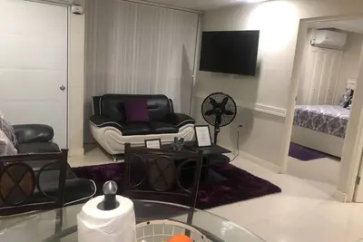 Image de Our beautiful apartment is fully air conditioned with hot water