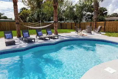 Image de This house is a 3 bedroom(s), 2 bathrooms, located in Jacksonville, Fl.
