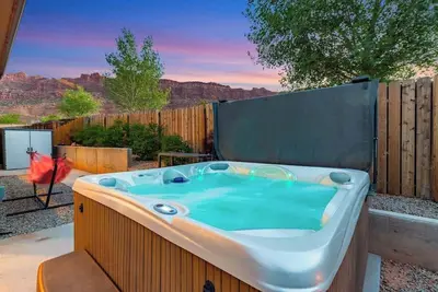 Image de Scenic Moab Oasis w/ Parking, Pool & Hot Tub