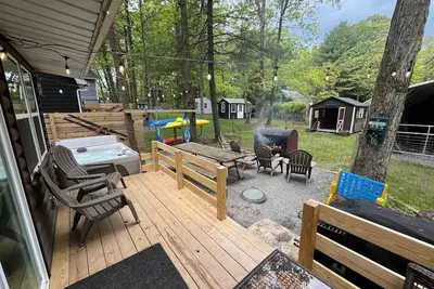 Image de Wally's Cabin |New|Hot Tub|Kayaks|Firepit|Central