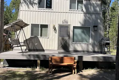 Image de Five bedroom cabin in the heart of Island Park.