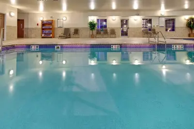Image de 1 Bedroom | Indoor Pool + Hot Tub, Free Breakfast