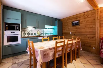 Image de 3 Schlafzimmer, Dorfzentrum, nahe Pisten, Skikurse, Kinderbetreuung und Geschäfte. Wifi