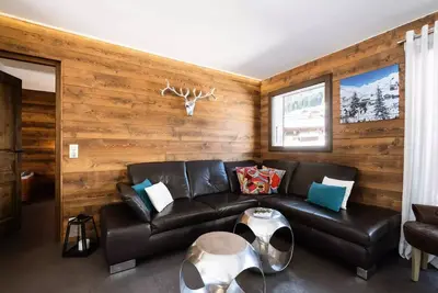 Image de Appartement 4* idéalement situé au cœur du village et aux pieds des pistes, doté d’une vue imprenable sur la chaîne des Aravis,