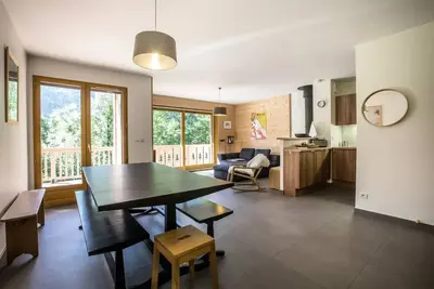 Image de Halbchalet, schöne Volumina, Touch von Modernität, Pol, Garage