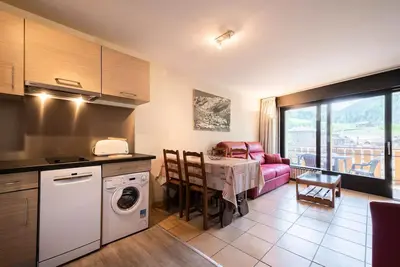 Image de 3*, in der Nähe von Geschäften / Champ Giguet, Garage, Aufzug