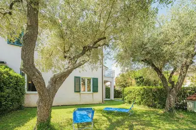 Bel appartement dans une maison de vacances avec Wifi, Tv, patio, parking, près de La Spezia
