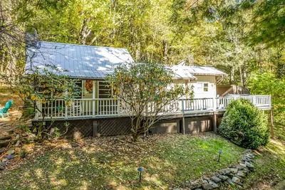 Image de Cozy Mountain Cabin w/ hot tub and fire pit