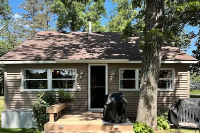 Image de Nostalgic Northern Cabin tucked between 2 lakes & recreational river - Wadena Co