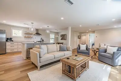 Image de Newly Renovated LowCountry Cottage with Marsh Views - Sleeps 6